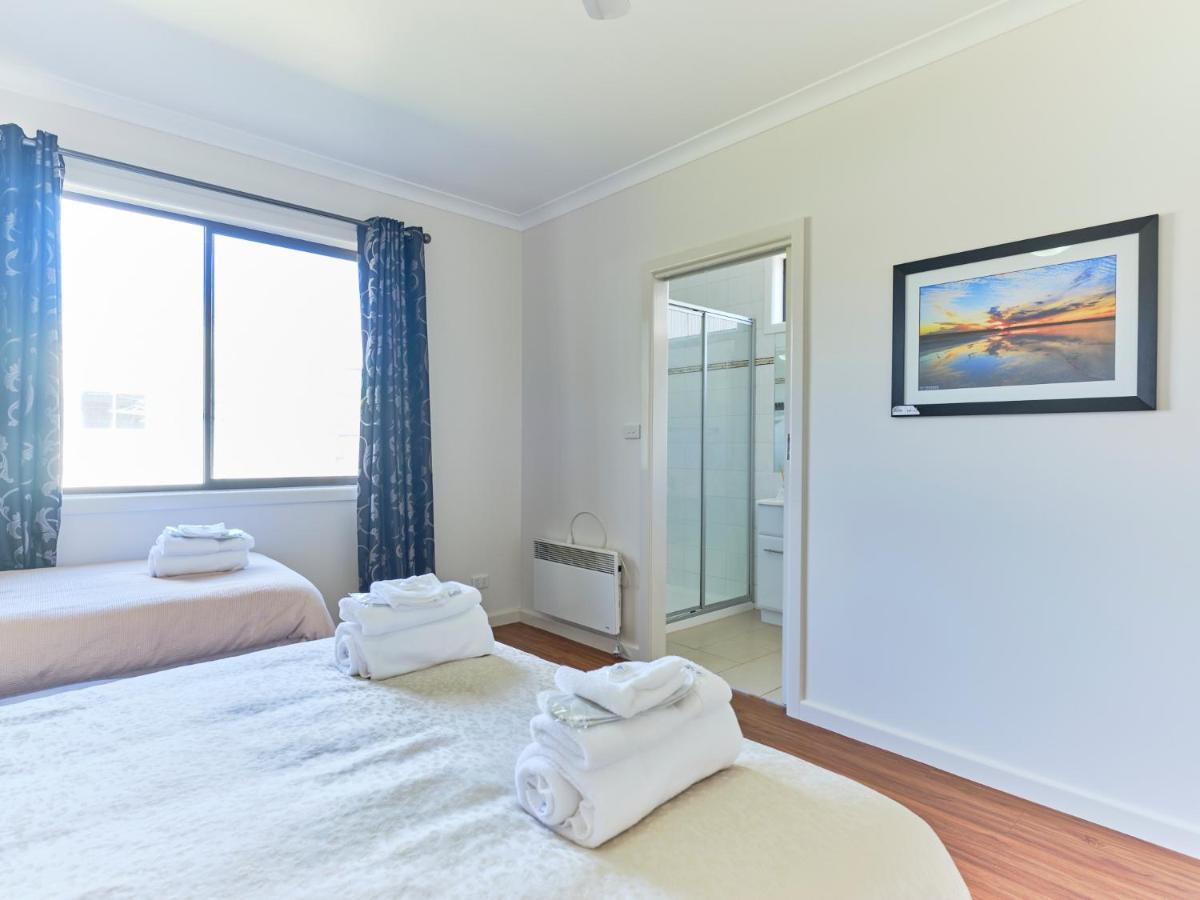 Skymirror Villa Sea Lake Exterior photo